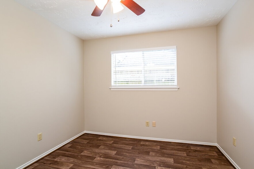 Building Photo - 15238 Bedford Glen Dr