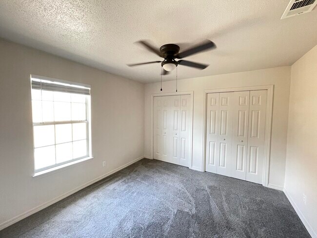 Building Photo - 2212 Peachwood Ct