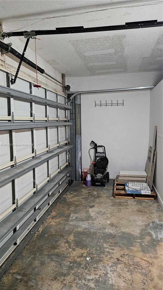 Building Photo - 8004 SW 29th St