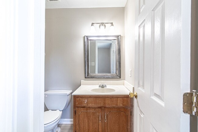 Building Photo - 1811 Harbor Dr