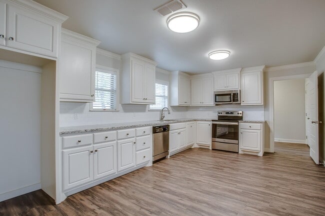 Building Photo - 3207 37th St