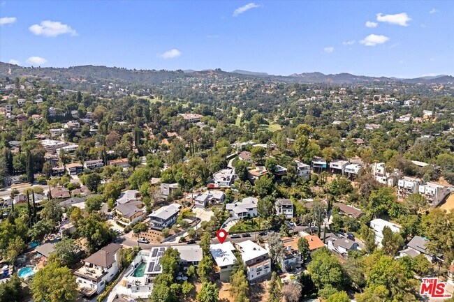 Building Photo - 4950 Marmol Dr