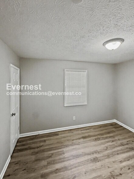 Building Photo - 800 Cedar Lake Dr SE