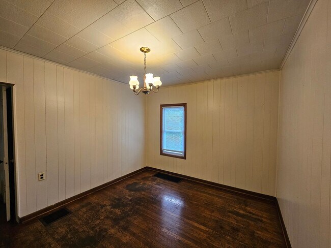 Building Photo - 377 Gilmore St