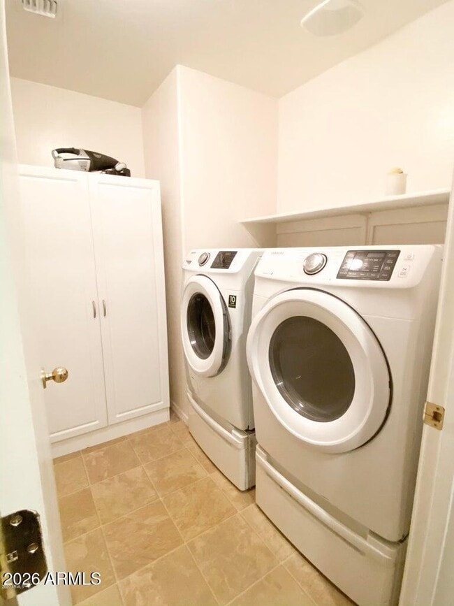 Building Photo - 25006 W Hidalgo Dr