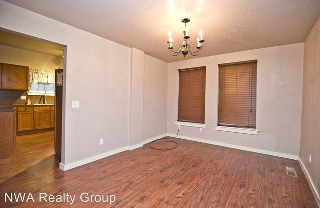 Building Photo - 3 br, 2 bath House - 700 E. Spruce Street