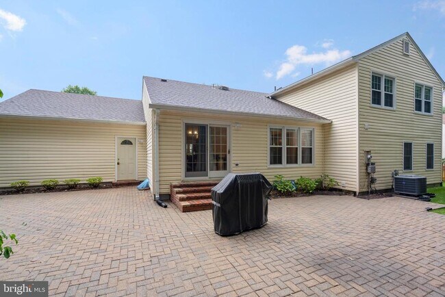 Building Photo - 1719 Larkmeade Dr