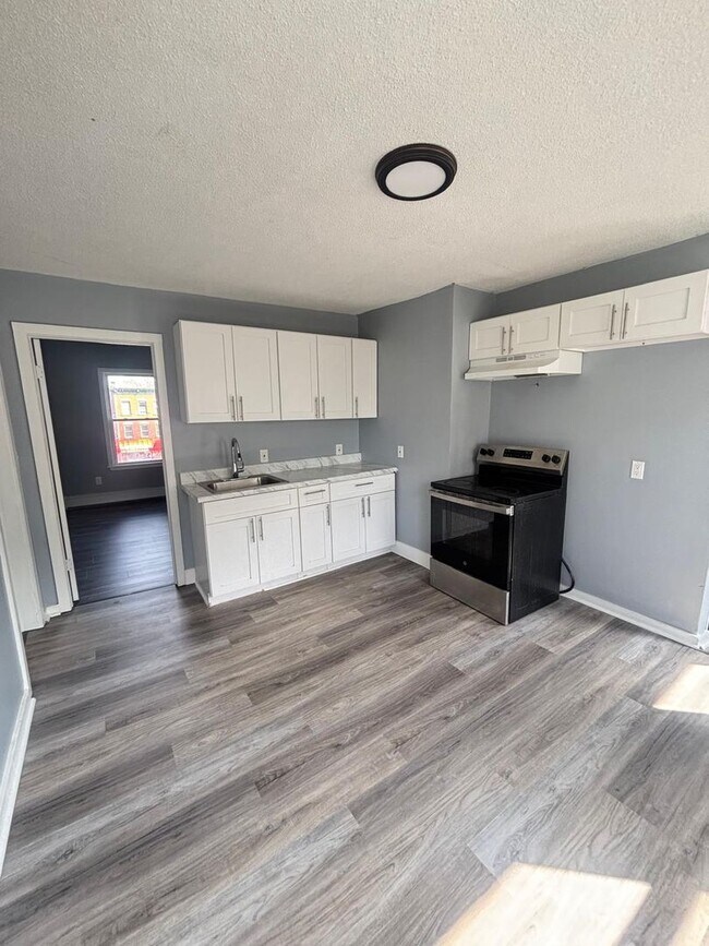 Building Photo - 56 Judson St