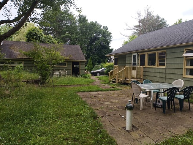 Building Photo - 1229 Ellis Hollow Rd