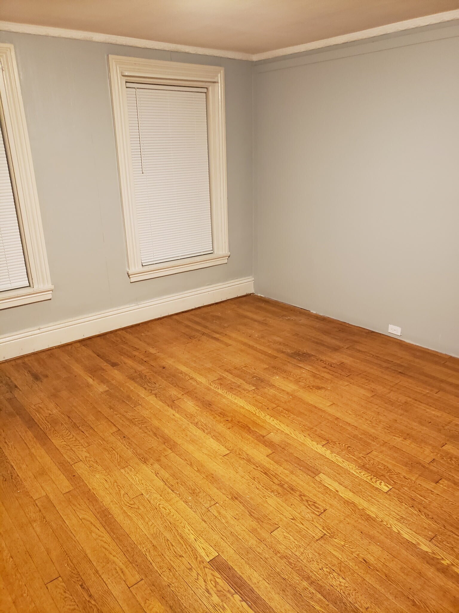 Building Photo - 196 Main St