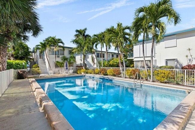 Building Photo - 561 Bayshore Dr