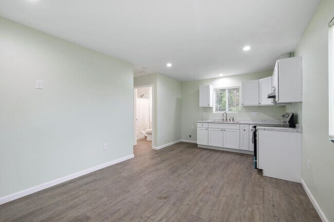 Building Photo - 15452 Romar St
