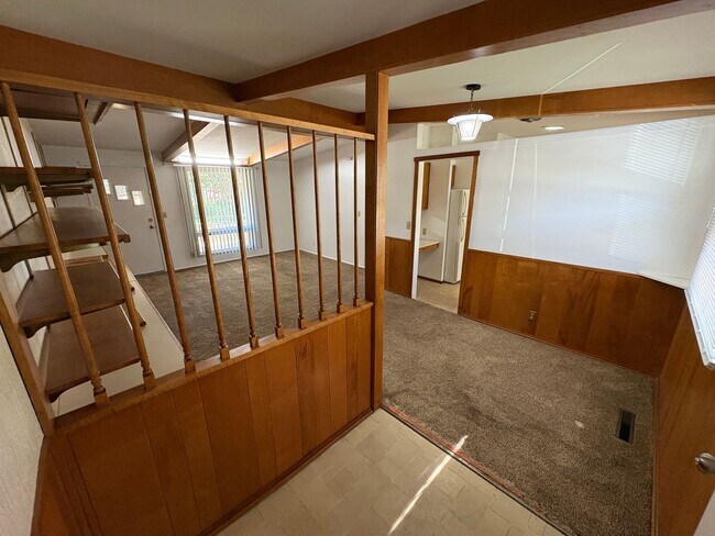 Building Photo - Spacious 3-Bedroom 1-Bath First-Floor Unit...