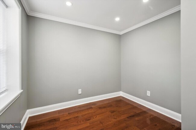Building Photo - 2033 N Mascher St