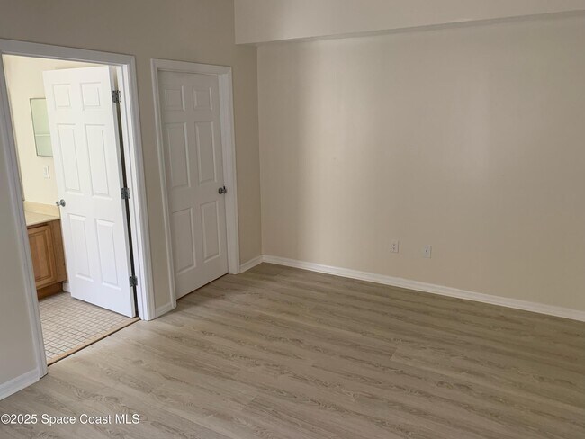 Building Photo - 14 Carmalt St