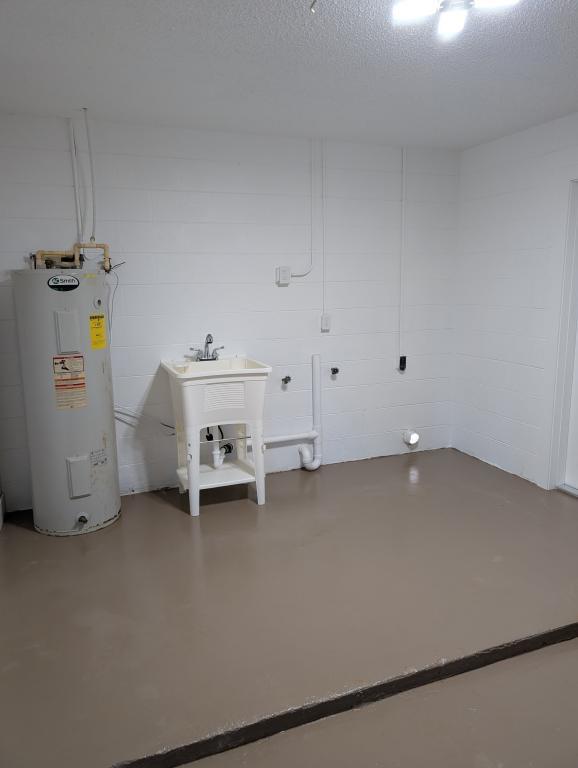 Building Photo - 3015 Sabal Palm Dr