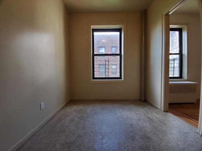 Building Photo - 3 bedroom in BRONX NY 10467