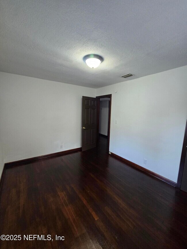 Building Photo - 2456 Ellington Ave