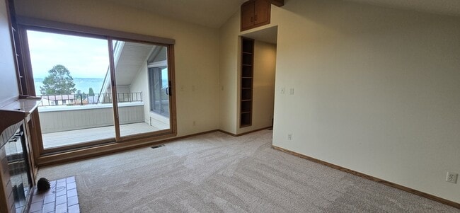 Building Photo - 3033 W Viewmont Wy W