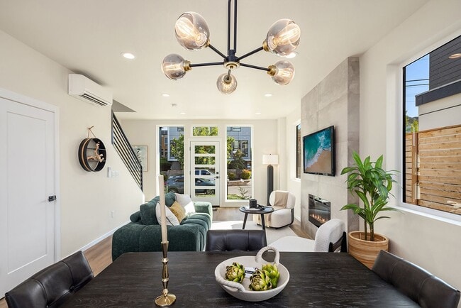 Building Photo - New Ballard Townhome