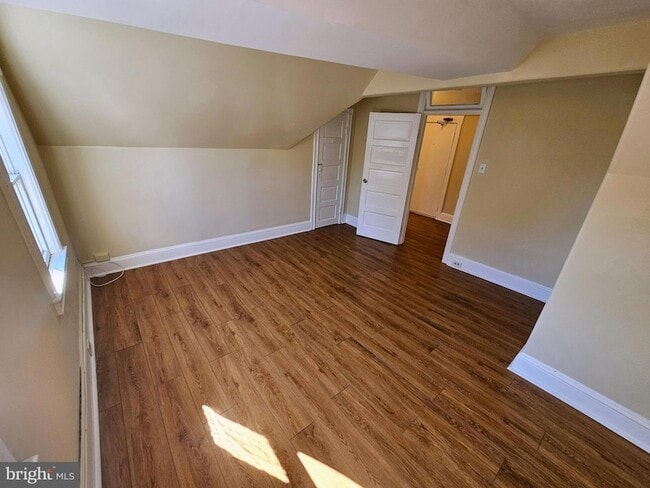 Building Photo - 912 Riverside Ave.