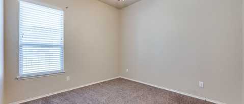Building Photo - 2025 Lake Vista Dr