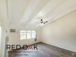 Building Photo - Spacious Studio with High Ceilings, Eat-In...