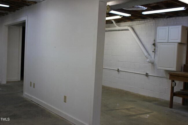 Building Photo - 6321 Gainsborough Dr