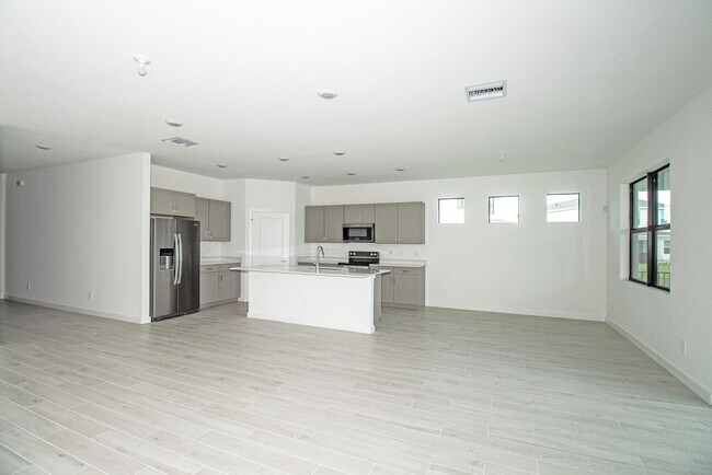 Building Photo - 5929 SE Sky Blue Cir