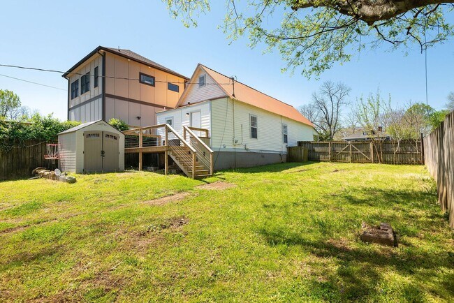 Building Photo - Located in the heart of Cleveland Park, this charming home has it all!