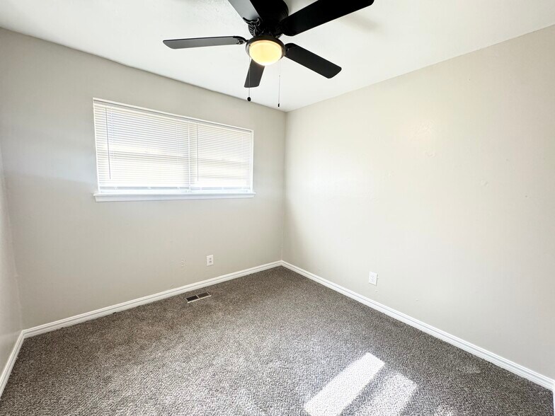 Building Photo - 1321 Beechwood Dr