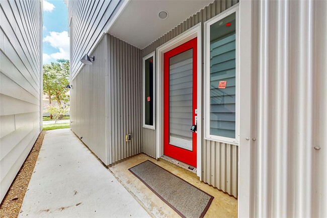 Building Photo - 1404 Goliad St