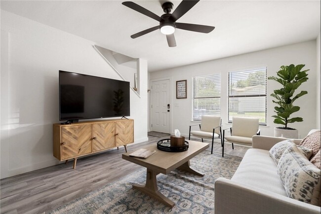 Building Photo - 902 Durham Pl