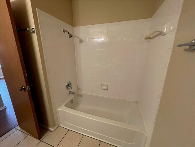 Building Photo - 8117 West Gate Blvd