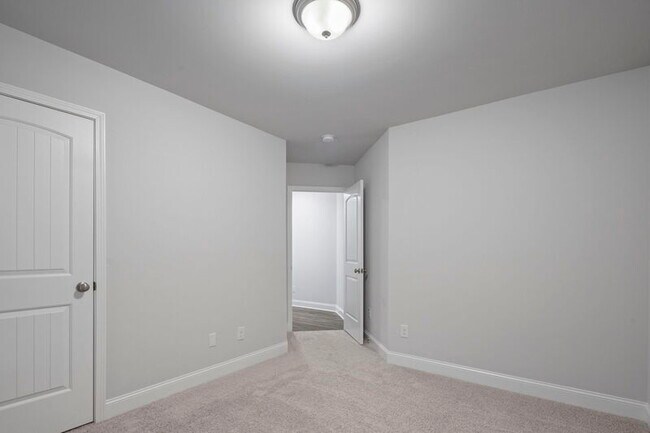 Building Photo - 6112 Feather Wy SE