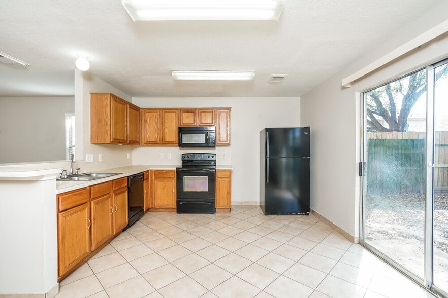 Building Photo - 7331 Parkland Manor Dr