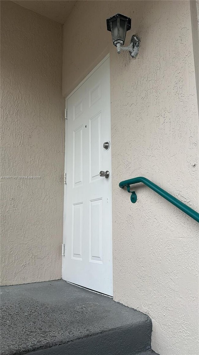 Building Photo - 2910 SE 12th Rd