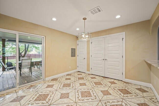 Building Photo - 5001 Canella Dr