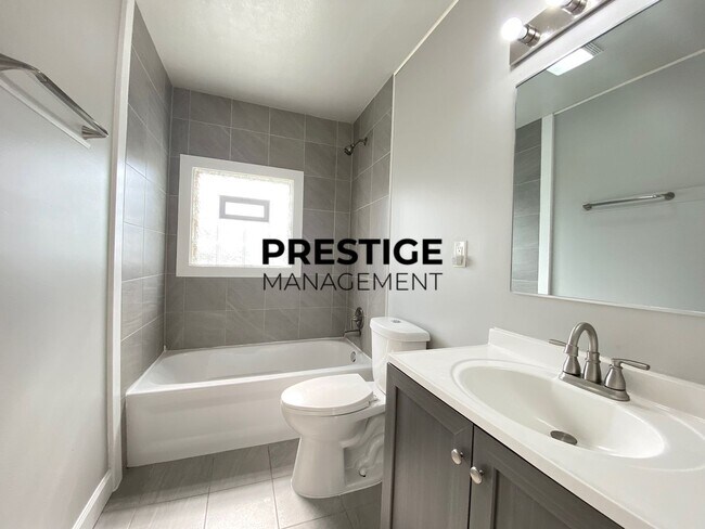 Building Photo - Updated 2 Bedroom in Gary