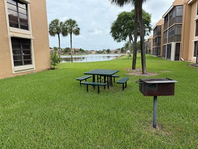 Building Photo - 6215 Coral Lake Dr
