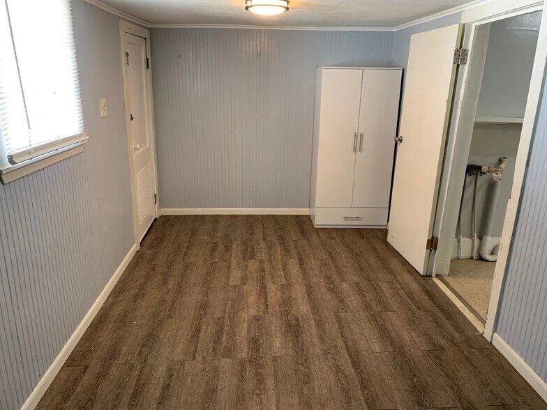 Building Photo - 451 Oak Ave