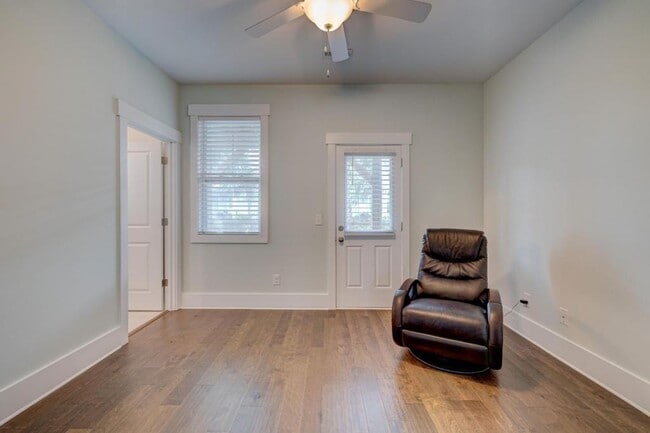 Building Photo - 1817 Bungalow Row