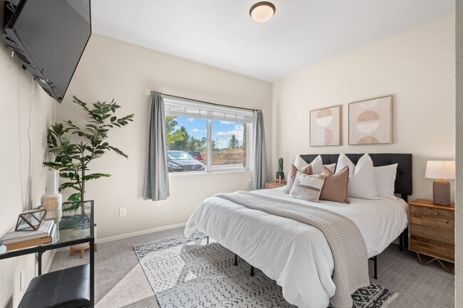 Building Photo - Easy Living with Modern Touches in a Prime...