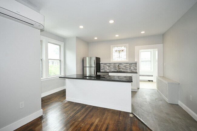 Building Photo - 7700 Francis