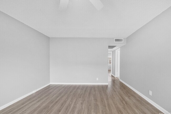 Building Photo - 308 Fanshaw H