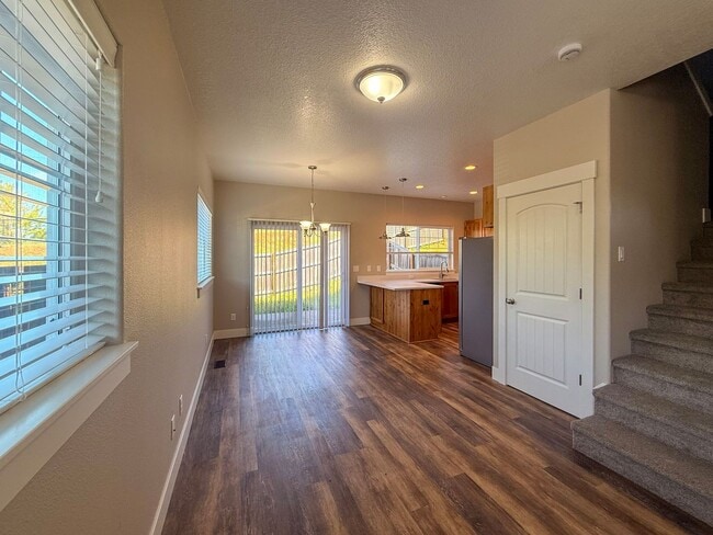 Building Photo - BIGFIR1069-1071