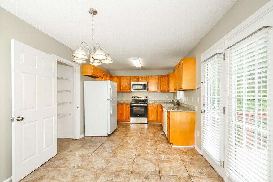 Building Photo - 330 Braeburn Dr
