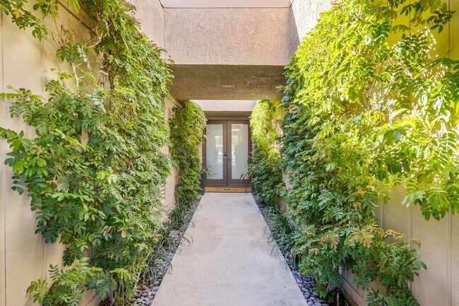 Building Photo - 76 Princeton Dr