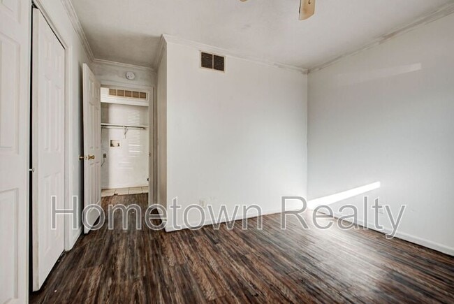 Building Photo - 2701 S Phillips Ave