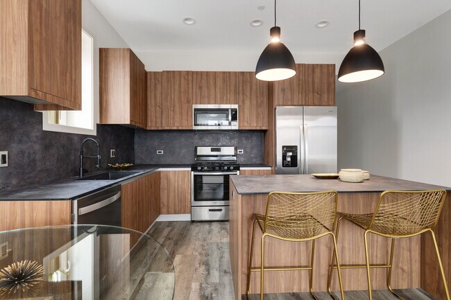 Building Photo - 810 E Irving Park Rd